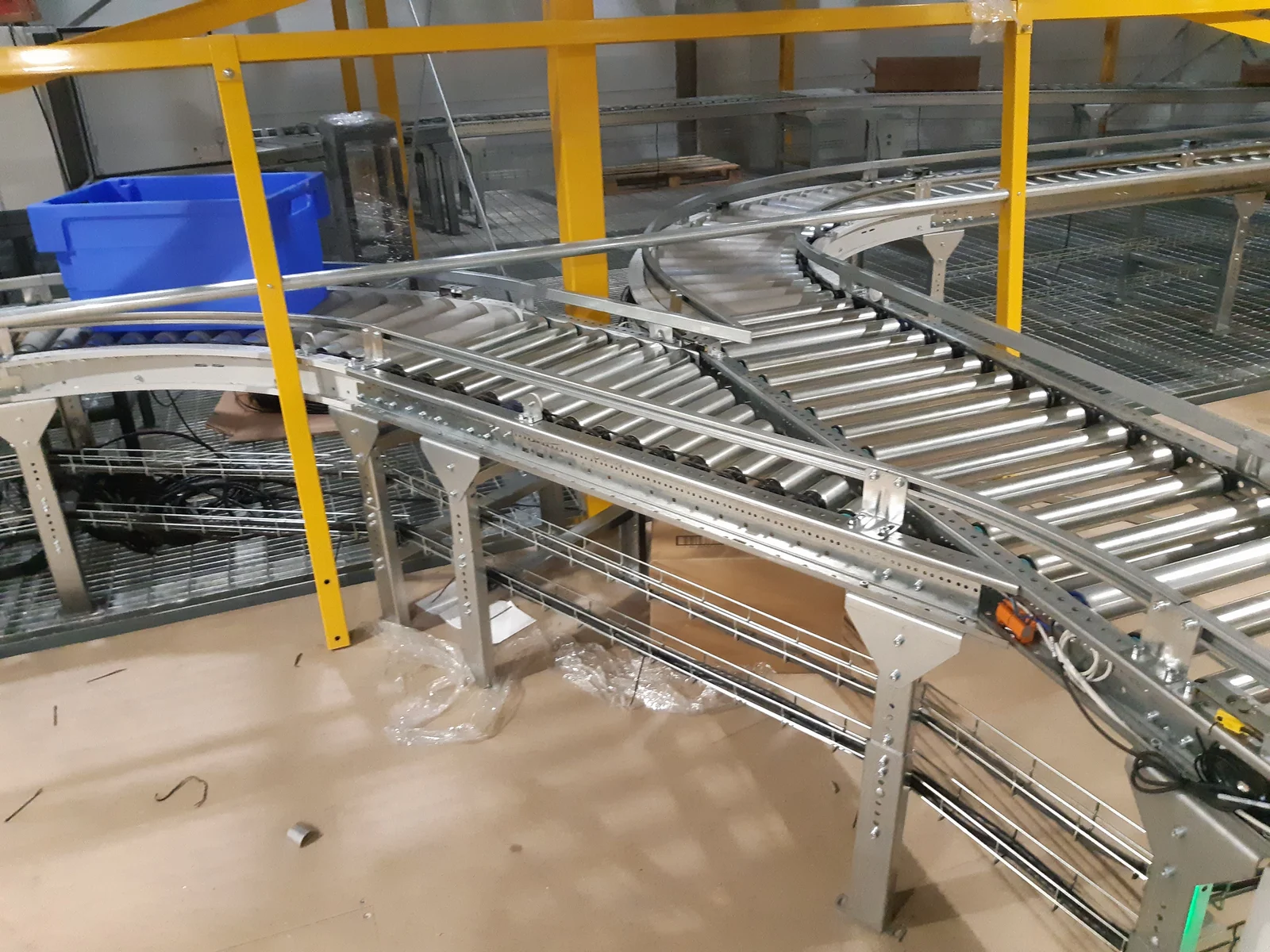 Curved roller conveyor beside a production line