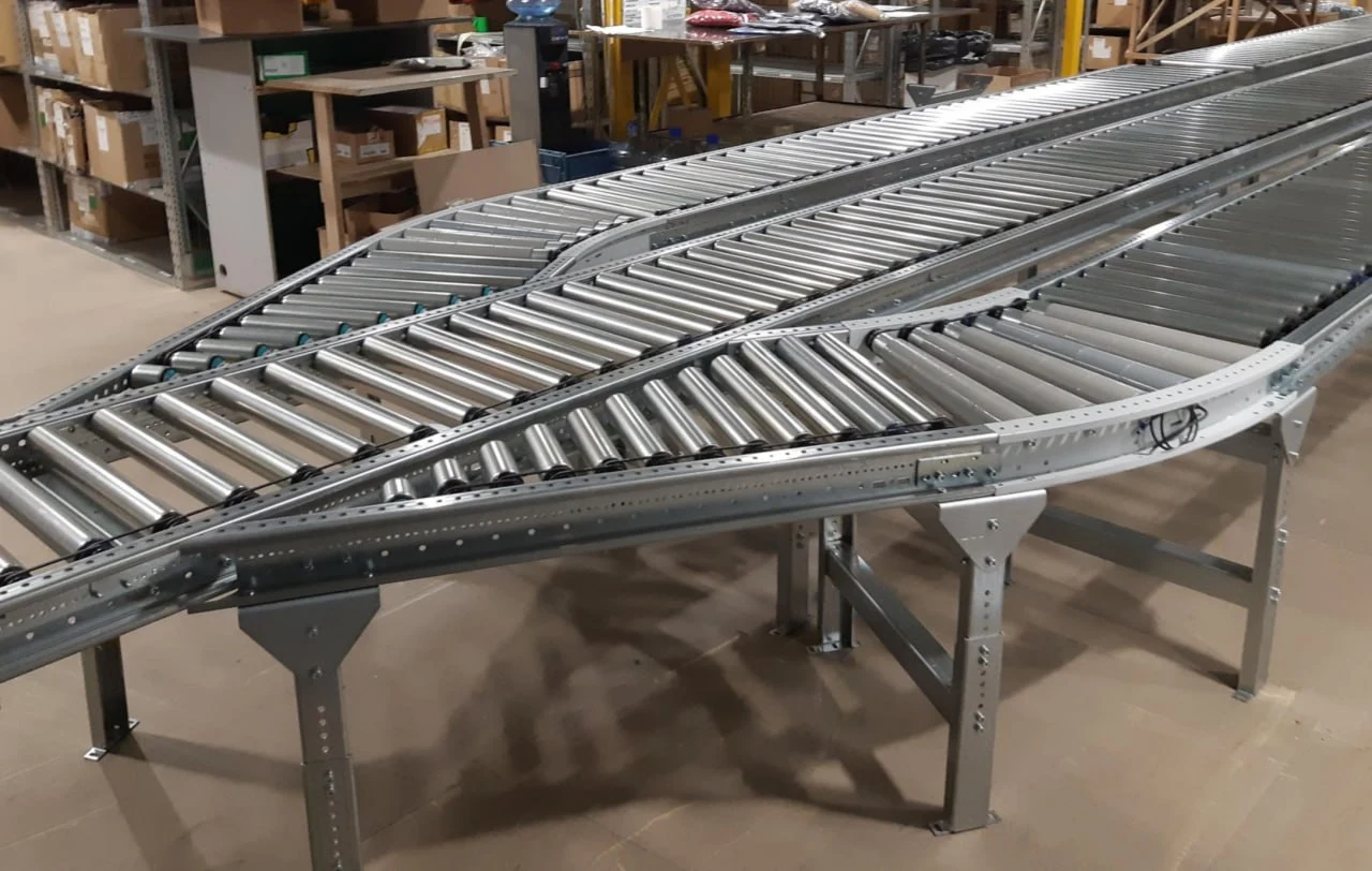 Curved roller conveyor and warehouse junctions
